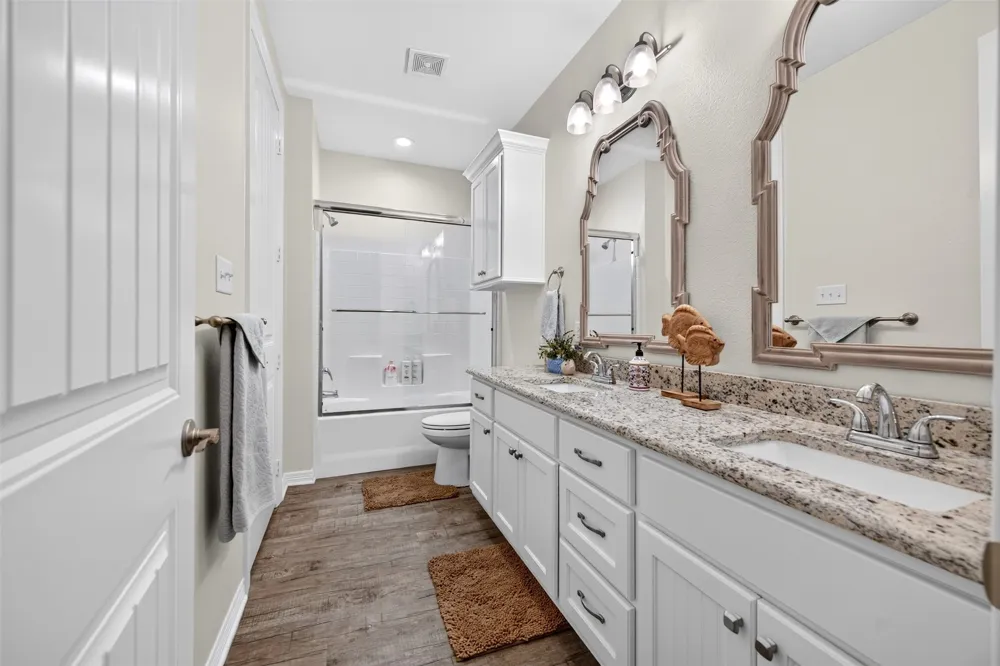 9236 Safari Bluff Larue, TX 75770