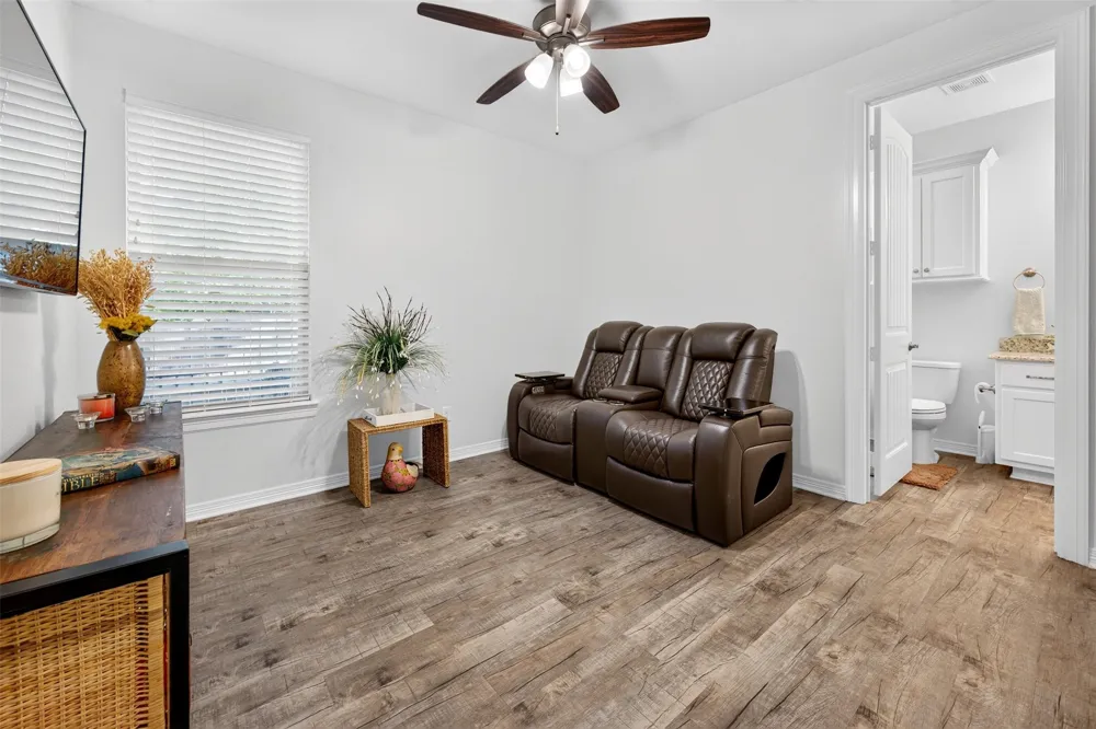 9236 Safari Bluff Larue, TX 75770