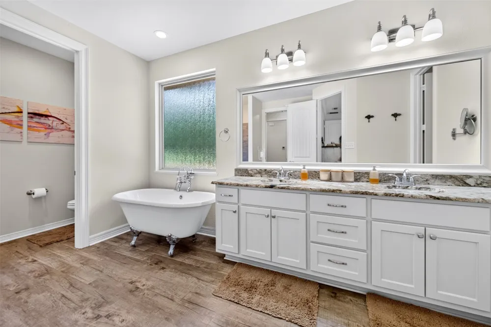 9236 Safari Bluff Larue, TX 75770
