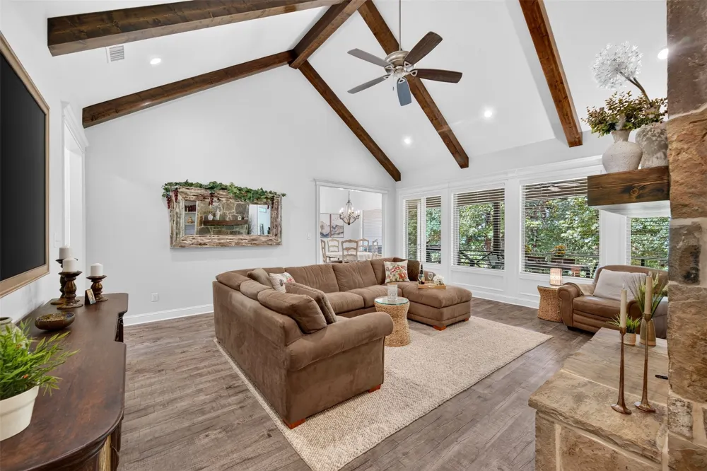9236 Safari Bluff Larue, TX 75770