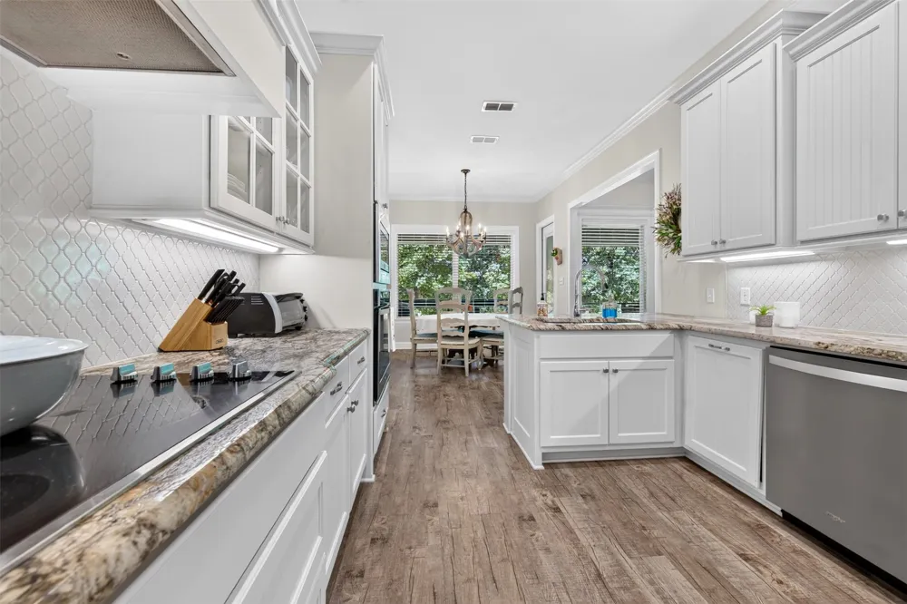 9236 Safari Bluff Larue, TX 75770