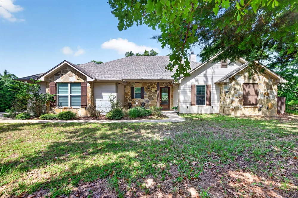 9236 Safari Bluff Larue, TX 75770