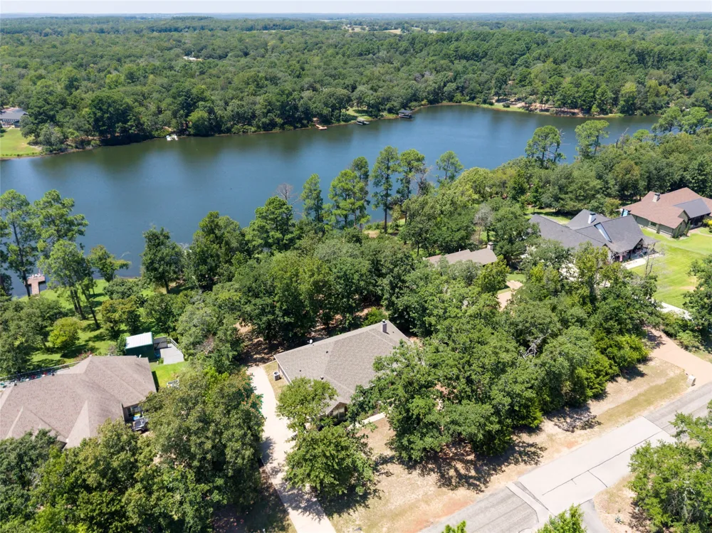 9236 Safari Bluff Larue, TX 75770