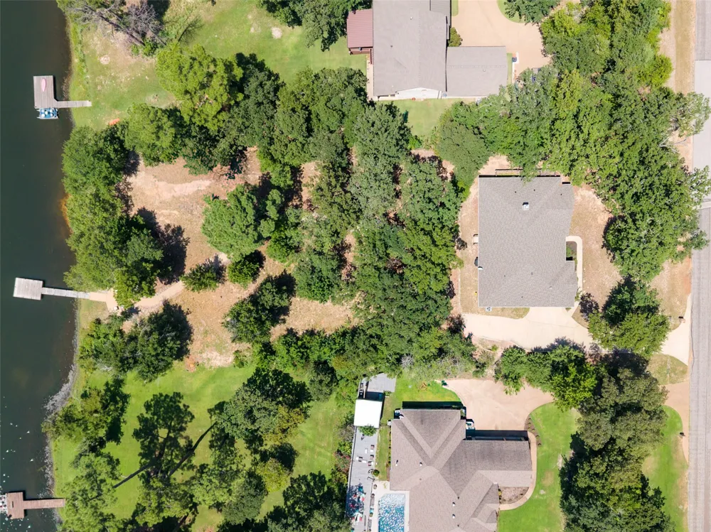 9236 Safari Bluff Larue, TX 75770