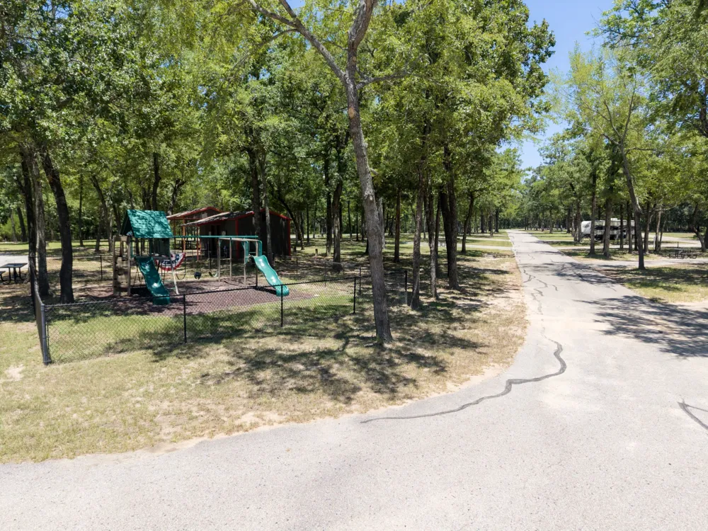 9236 Safari Bluff Larue, TX 75770