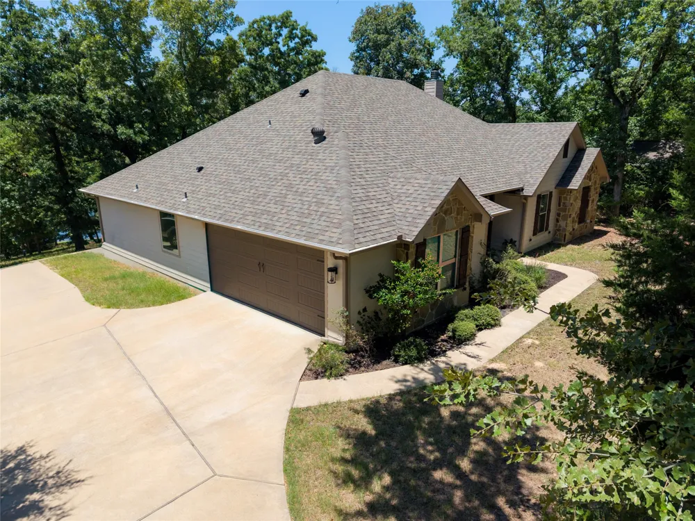 9236 Safari Bluff Larue, TX 75770