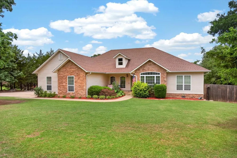 34800 Wolf Trail Wister, OK 74966