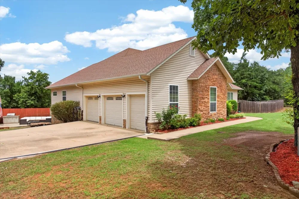 34800 Wolf Trail Wister, OK 74966