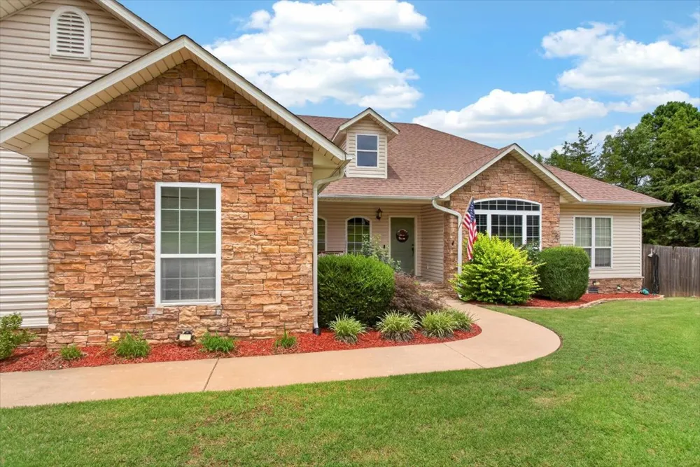 34800 Wolf Trail Wister, OK 74966