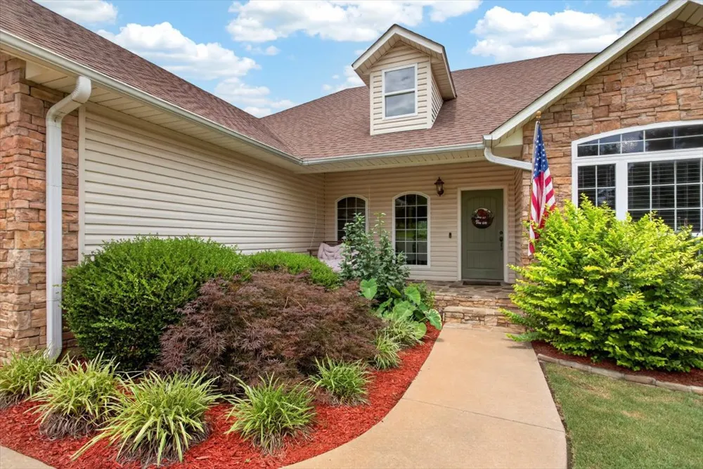 34800 Wolf Trail Wister, OK 74966