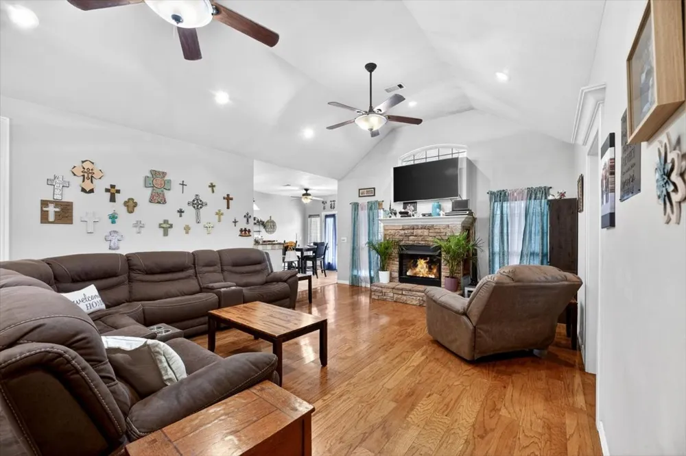34800 Wolf Trail Wister, OK 74966