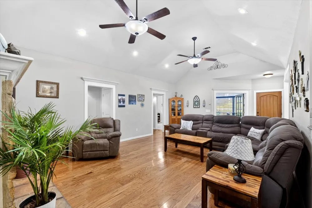 34800 Wolf Trail Wister, OK 74966