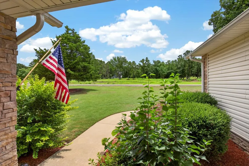 34800 Wolf Trail Wister, OK 74966