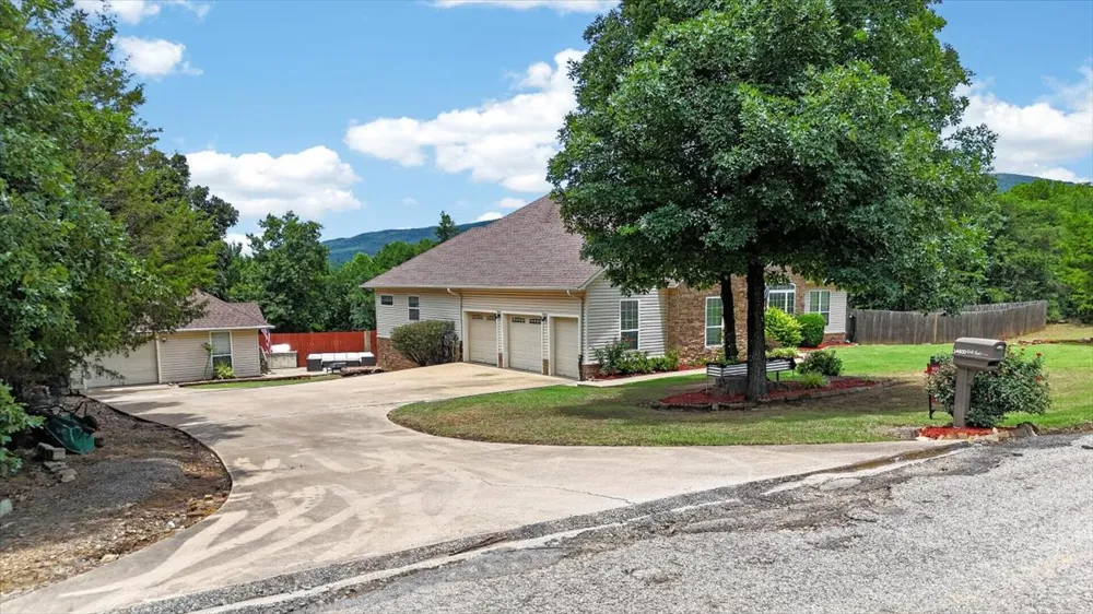 34800 Wolf Trail Wister, OK 74966