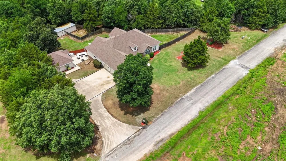 34800 Wolf Trail Wister, OK 74966