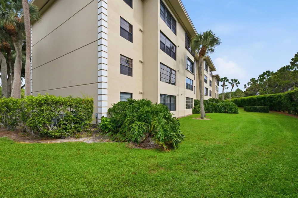 3515 VILLAGE BOULEVARD #206 West Palm Beach, FL 33409
