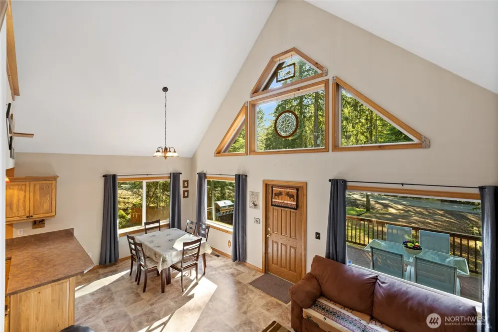 214 Paradise Dr Ashford, WA 98304