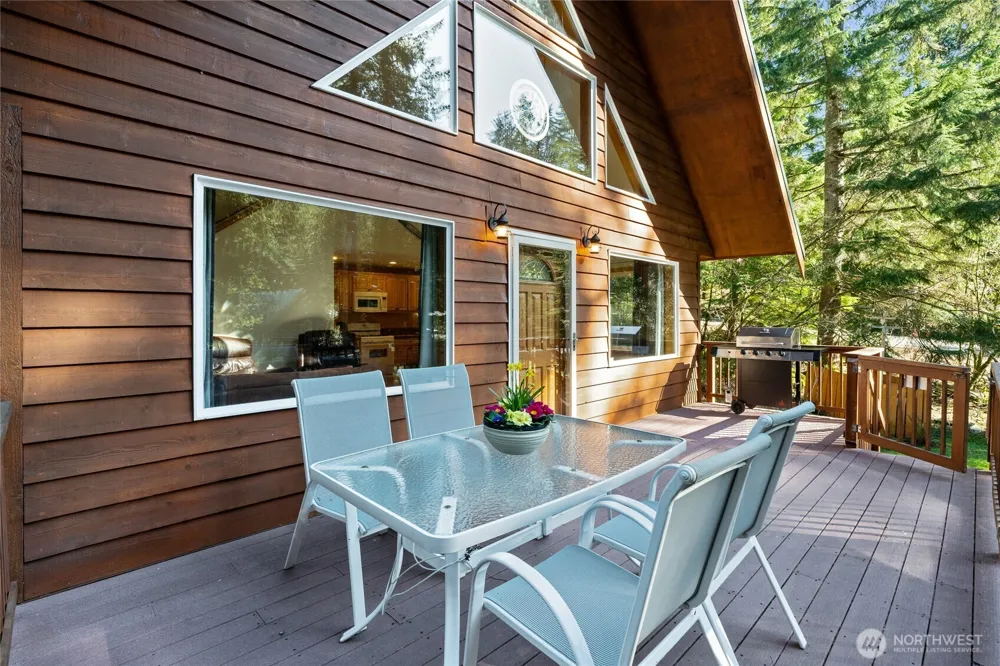 214 Paradise Dr Ashford, WA 98304