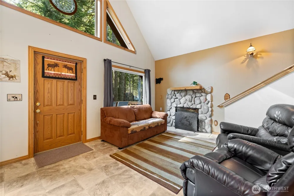 214 Paradise Dr Ashford, WA 98304