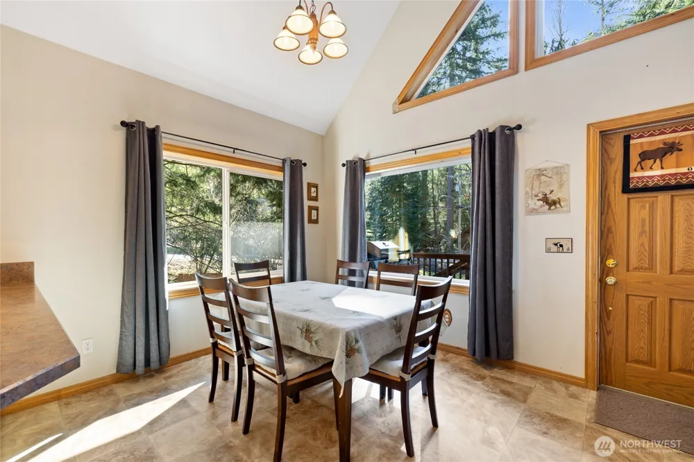 214 Paradise Dr Ashford, WA 98304