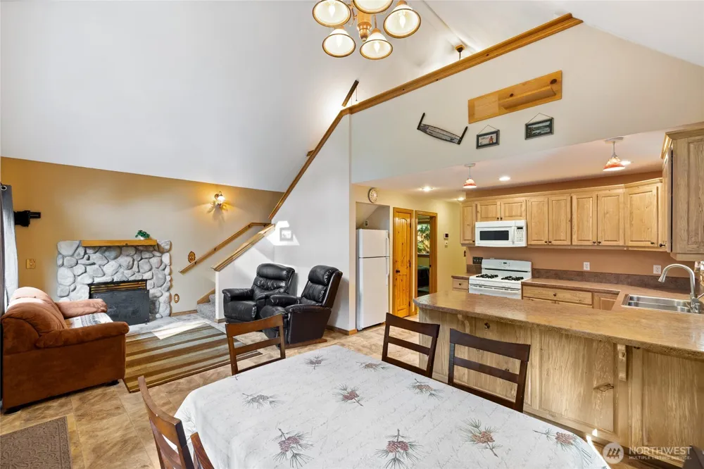 214 Paradise Dr Ashford, WA 98304