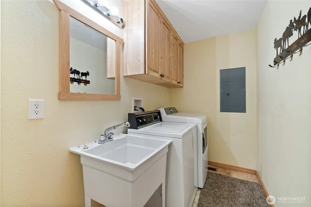 214 Paradise Dr Ashford, WA 98304