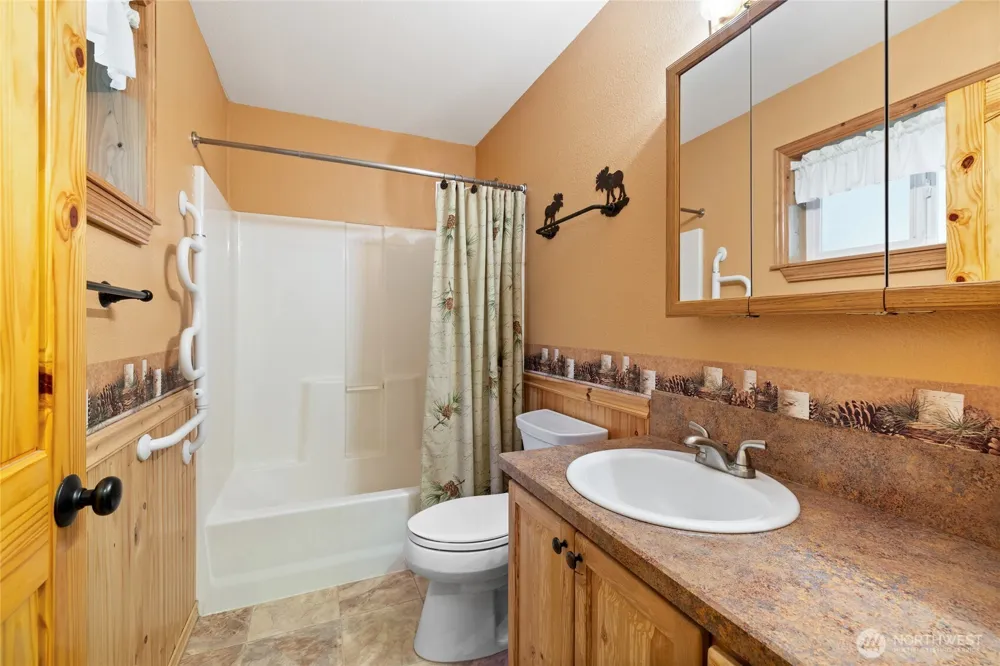 214 Paradise Dr Ashford, WA 98304