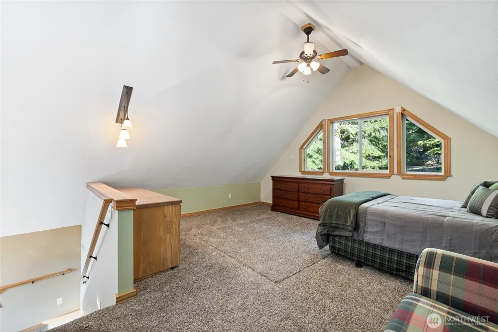 214 Paradise Dr Ashford, WA 98304