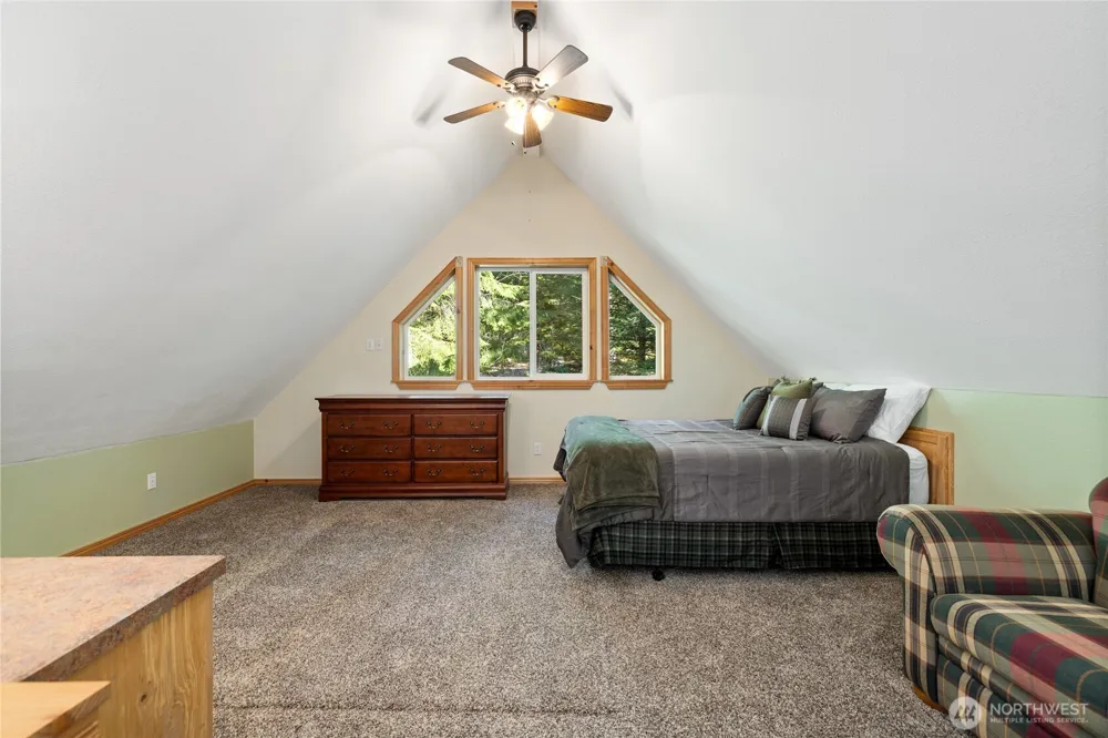 214 Paradise Dr Ashford, WA 98304