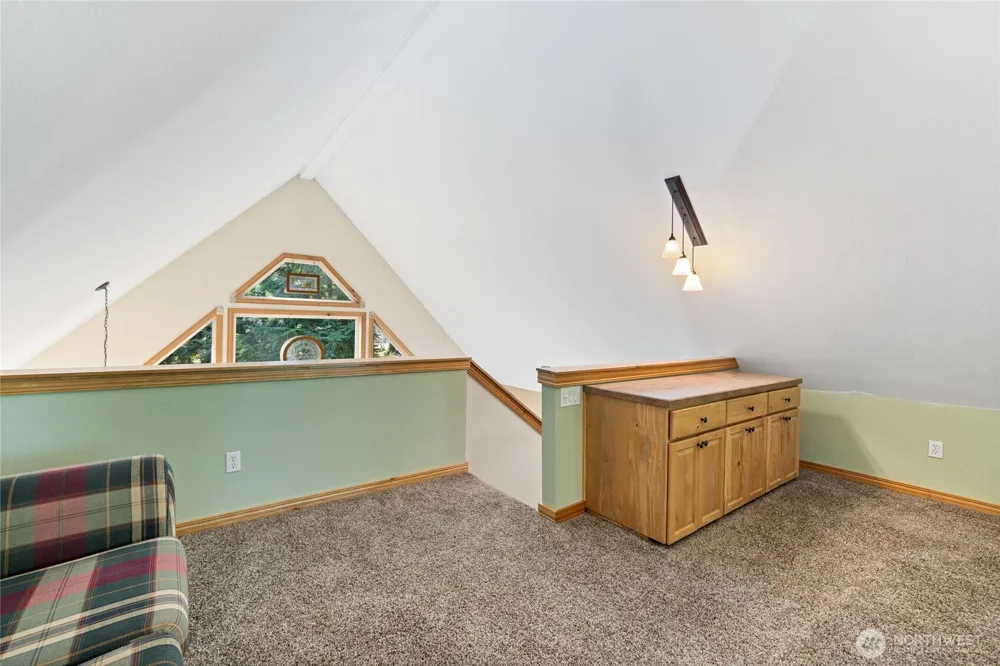 214 Paradise Dr Ashford, WA 98304