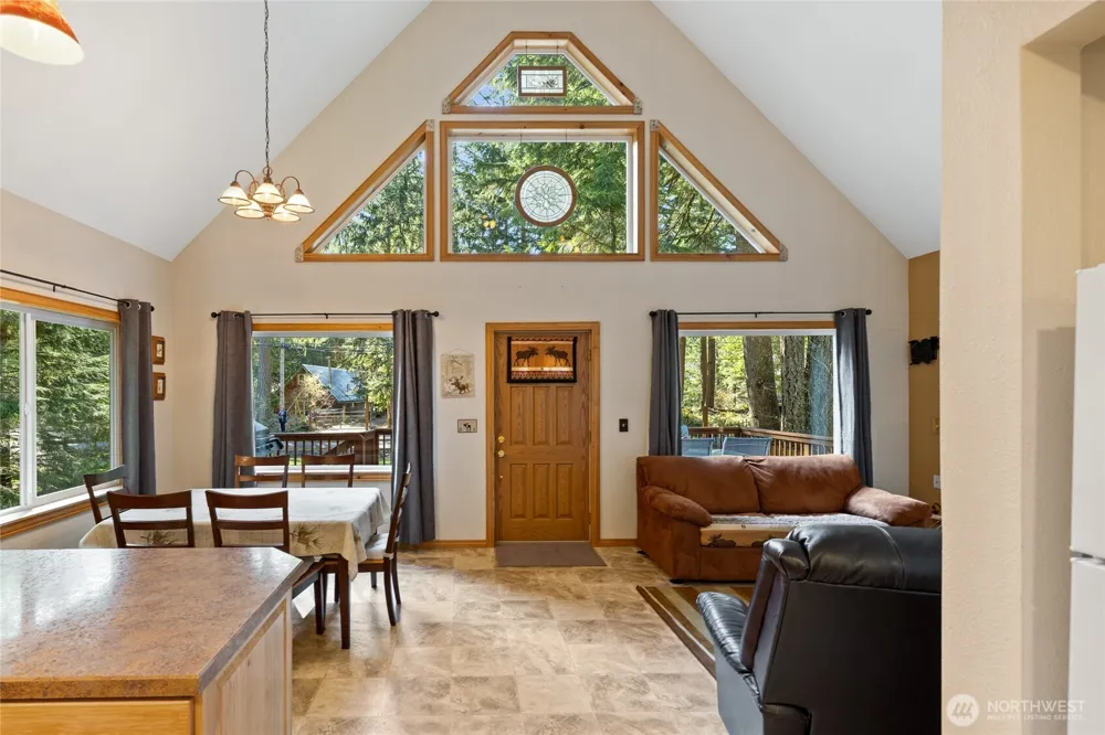 214 Paradise Dr Ashford, WA 98304