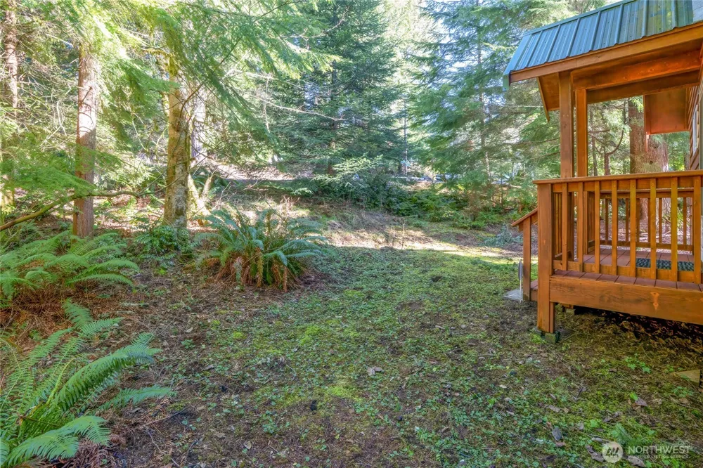 214 Paradise Dr Ashford, WA 98304