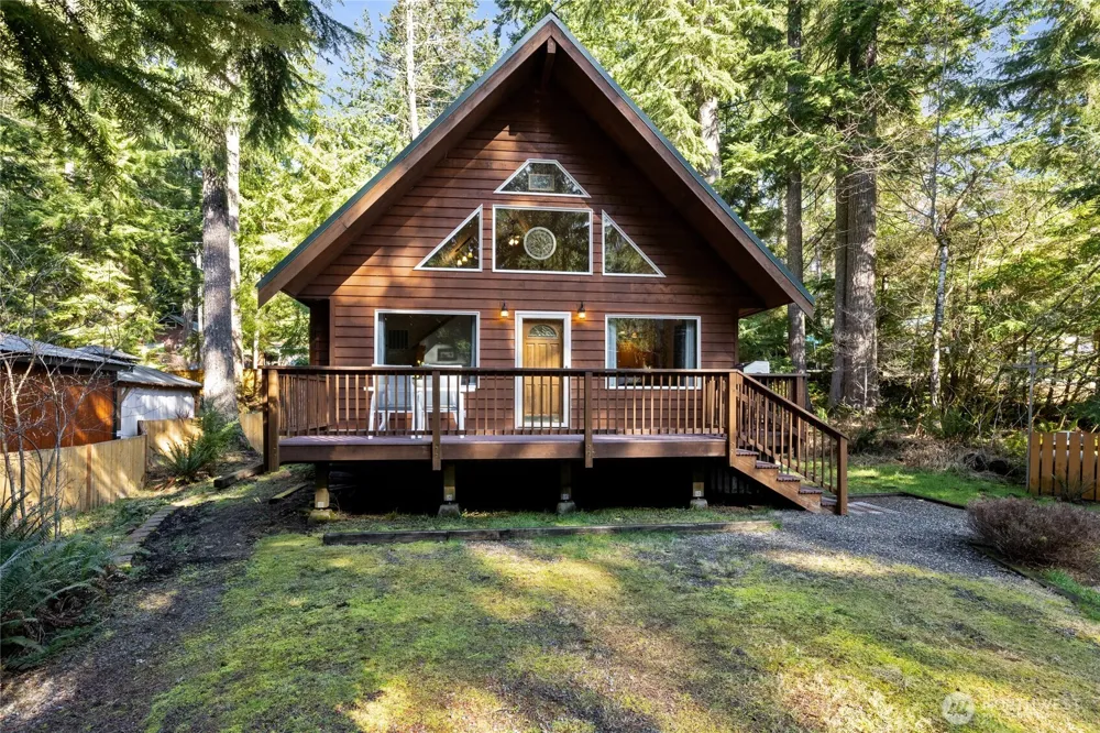 214 Paradise Dr Ashford, WA 98304