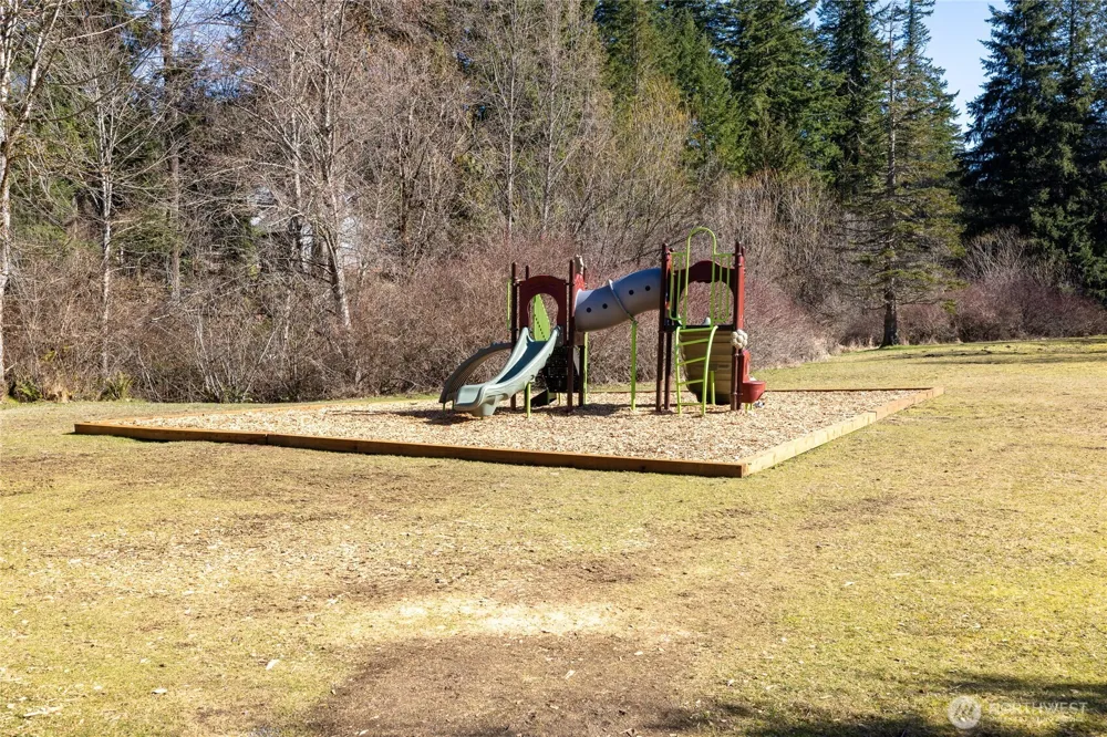 214 Paradise Dr Ashford, WA 98304