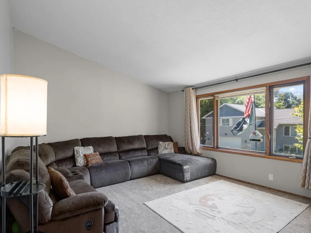 4916 Hanover Road Mound, MN 55364