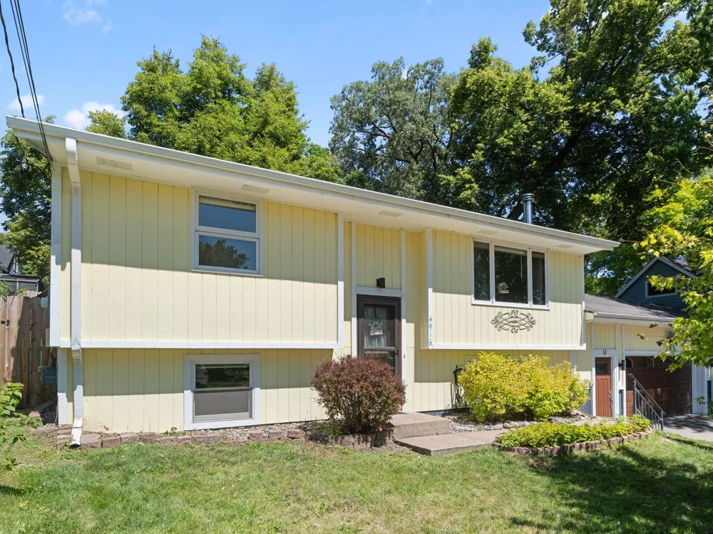 4916 Hanover Road Mound, MN 55364