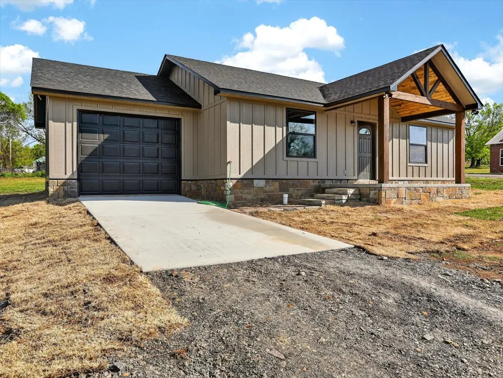 301 Swanson Road McCurtain, OK 74944