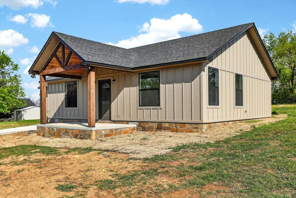 301 Swanson Road McCurtain, OK 74944