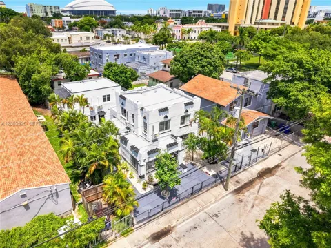 128 NW 9th Ave #2