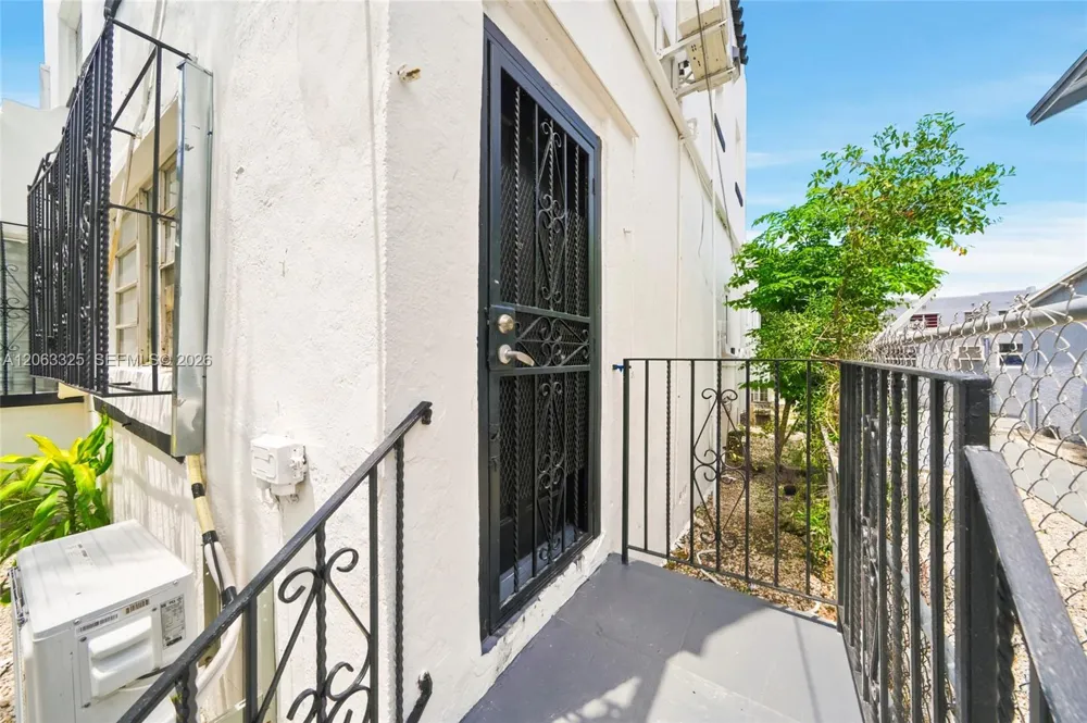 128 NW 9th Ave #2 Miami, FL 33128