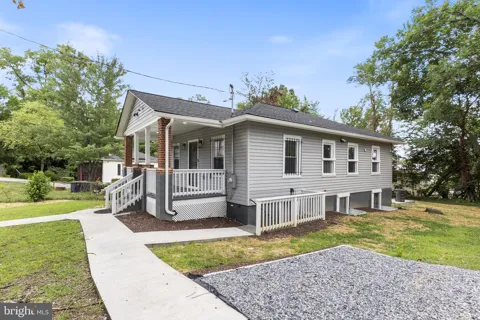 915 EASTERN AVENUE NE