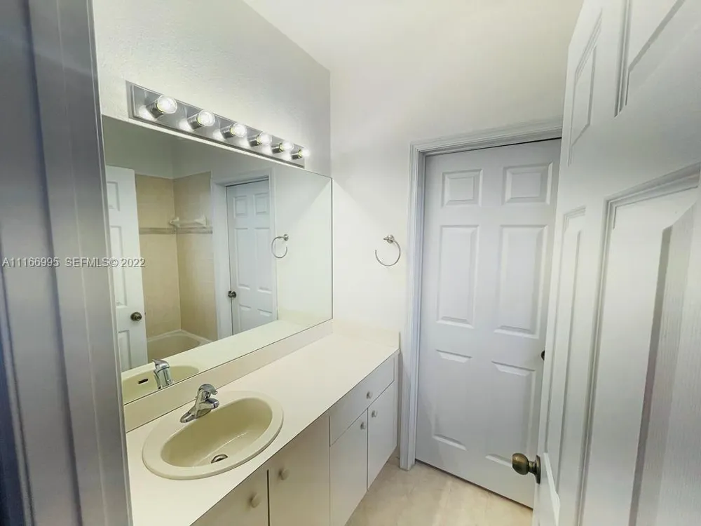 903 SANTA CATALINA CIRCLE North Lauderdale, FL 33068