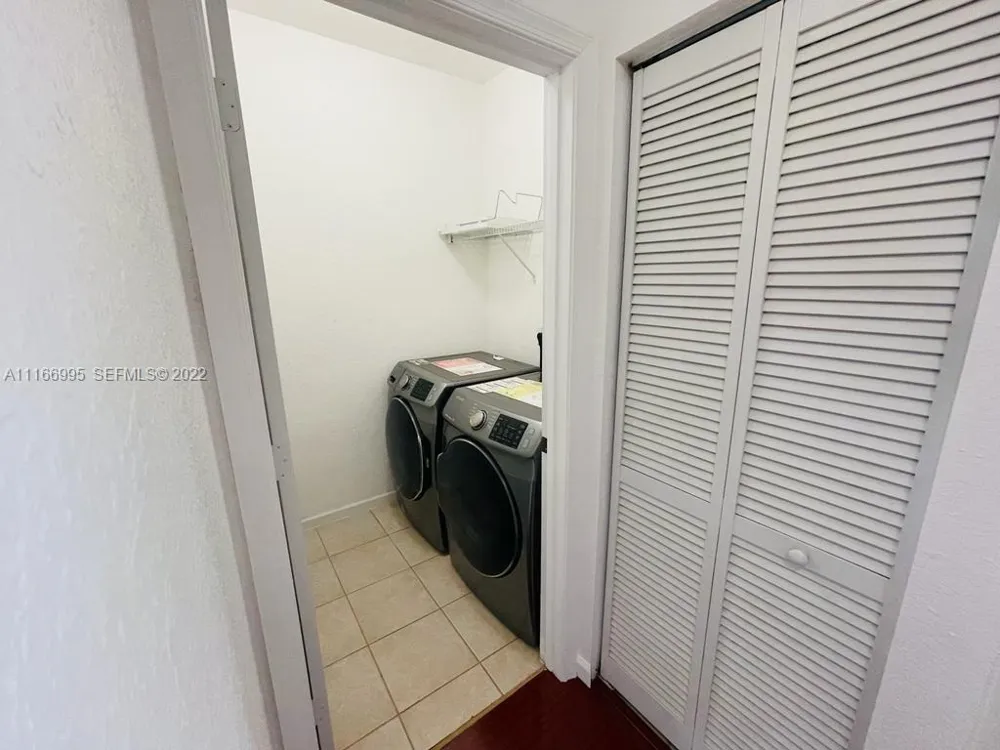 903 SANTA CATALINA CIRCLE North Lauderdale, FL 33068