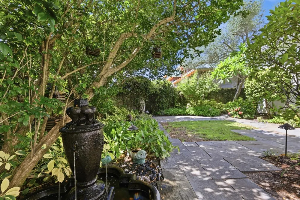 1798 LINCOLN PARK CIRCLE Sarasota, FL 34236