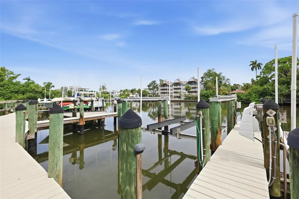 1798 LINCOLN PARK CIRCLE Sarasota, FL 34236