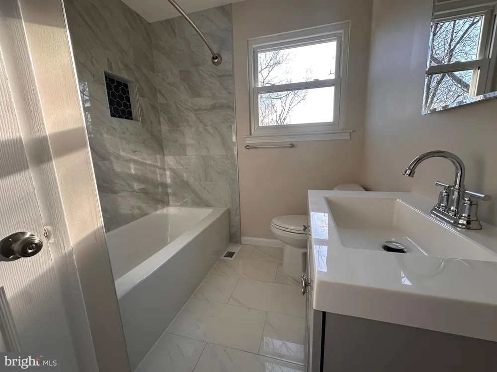 225 VELDE AVENUE Pennsauken, NJ 08110