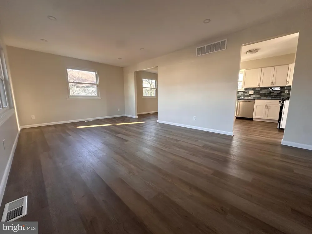 225 VELDE AVENUE Pennsauken, NJ 08110