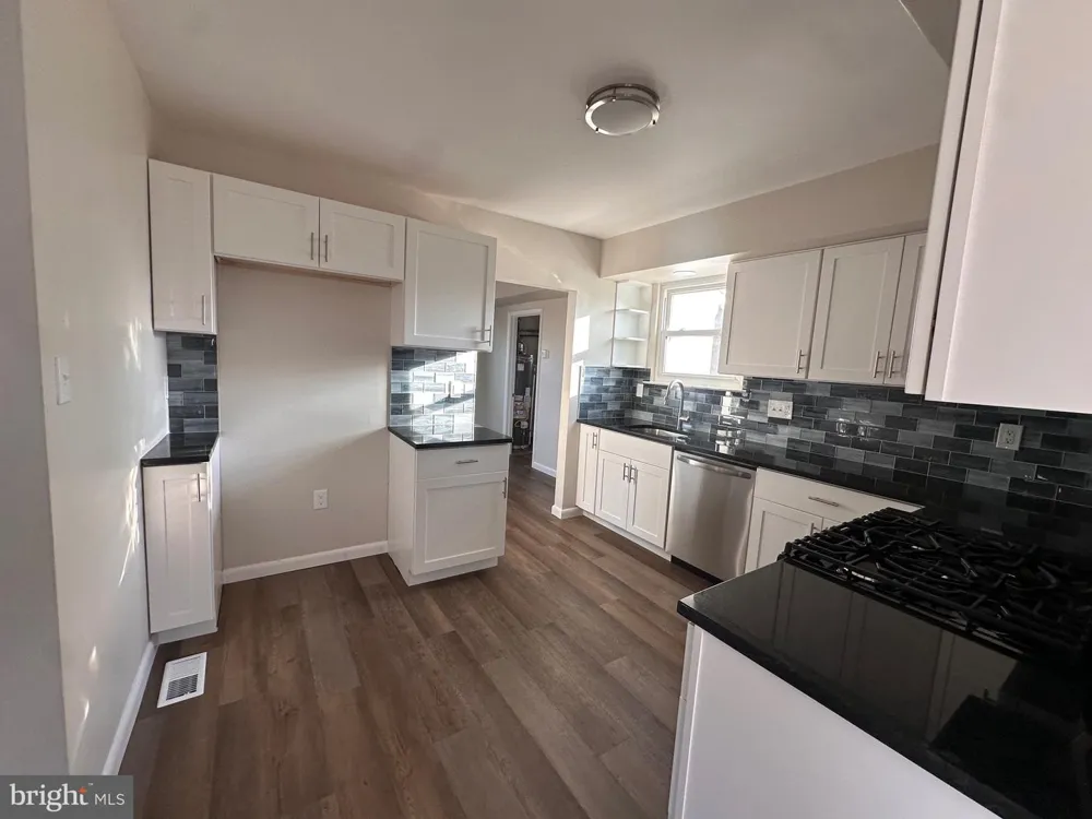 225 VELDE AVENUE Pennsauken, NJ 08110
