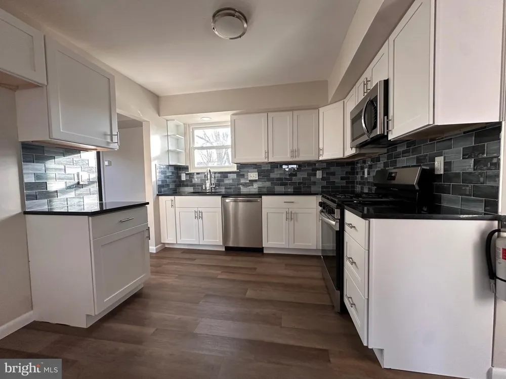 225 VELDE AVENUE Pennsauken, NJ 08110