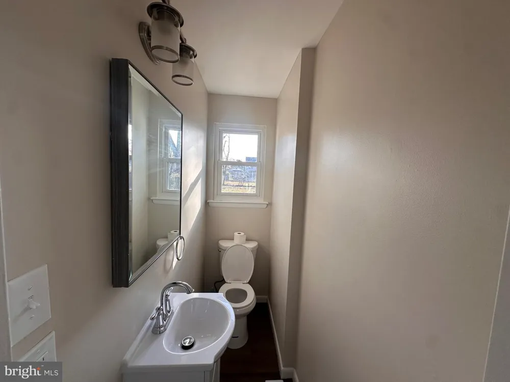225 VELDE AVENUE Pennsauken, NJ 08110